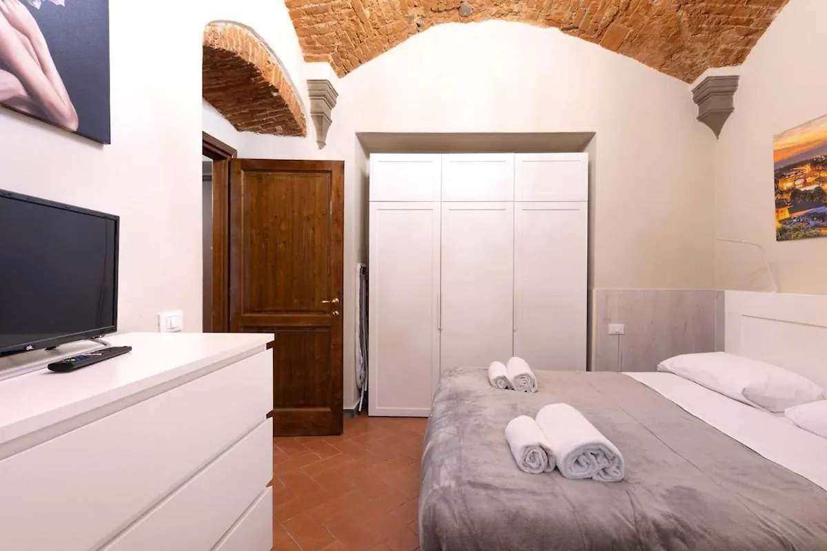 Private Garden Central Apartment Florence