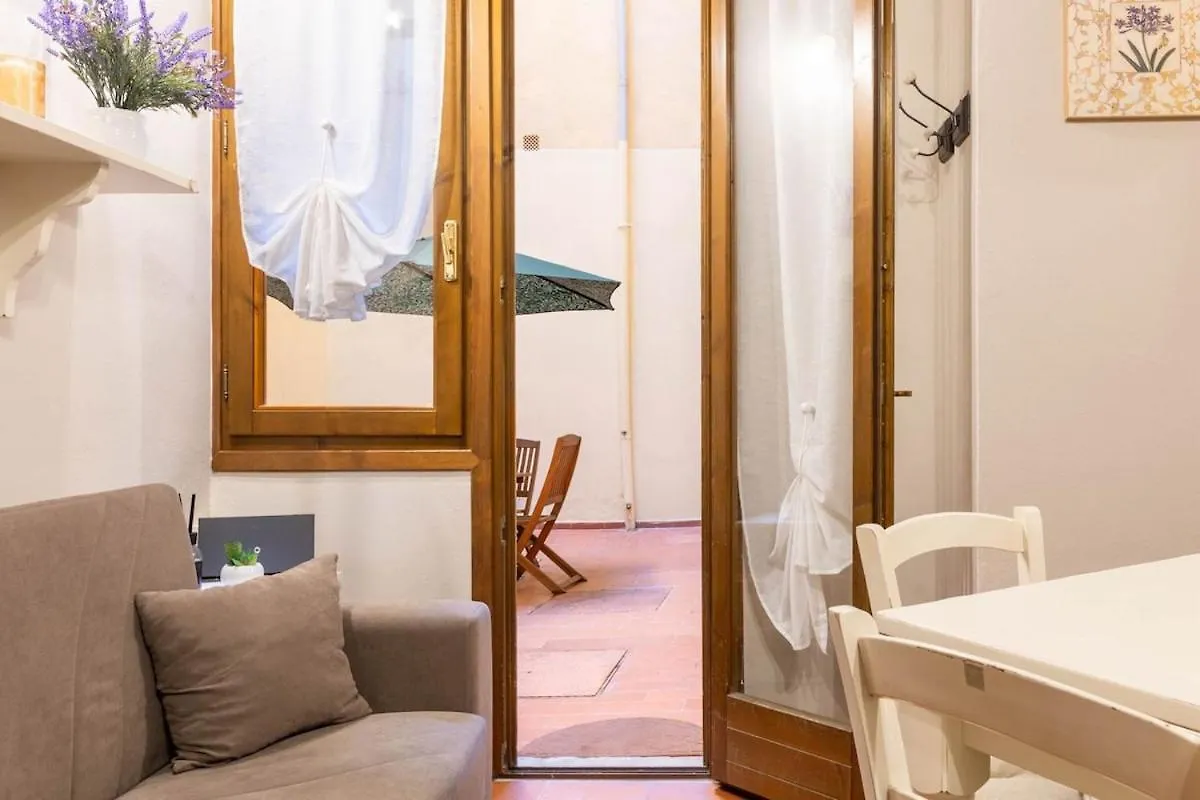Private Garden Central Apartment Florence