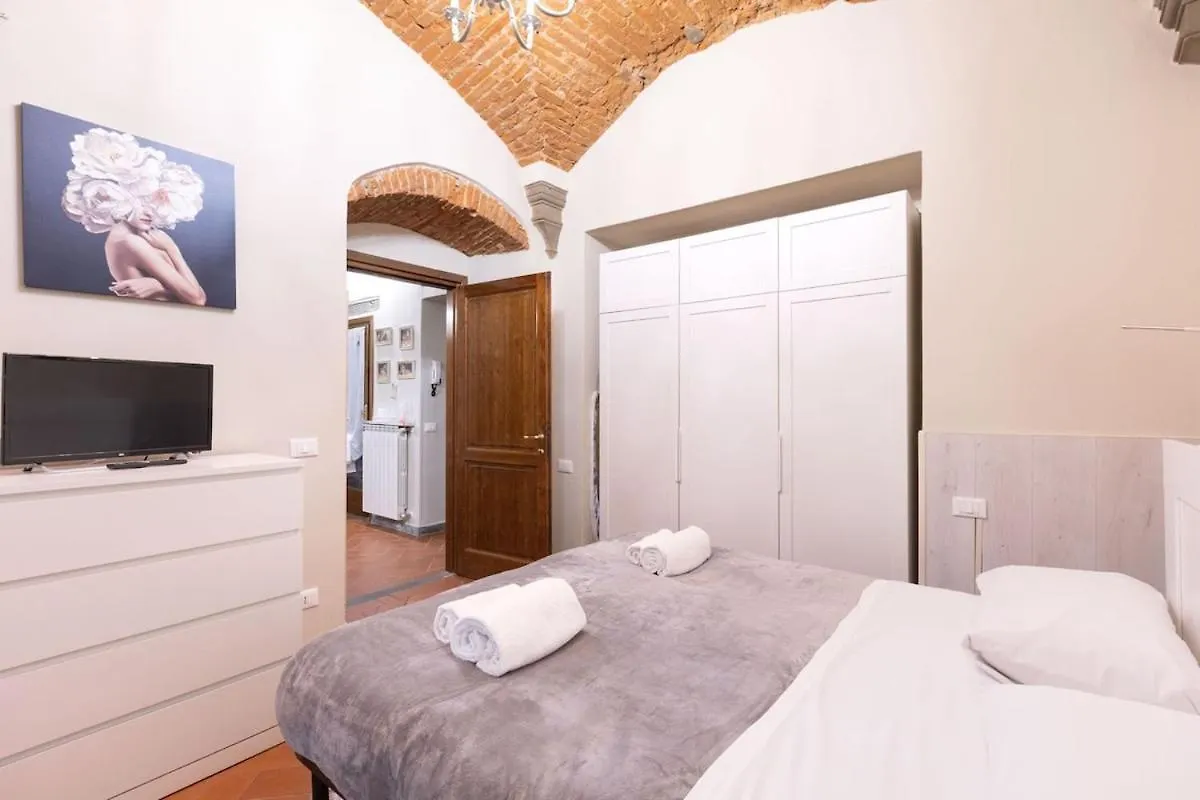 Private Garden Central Apartment Florence Italy