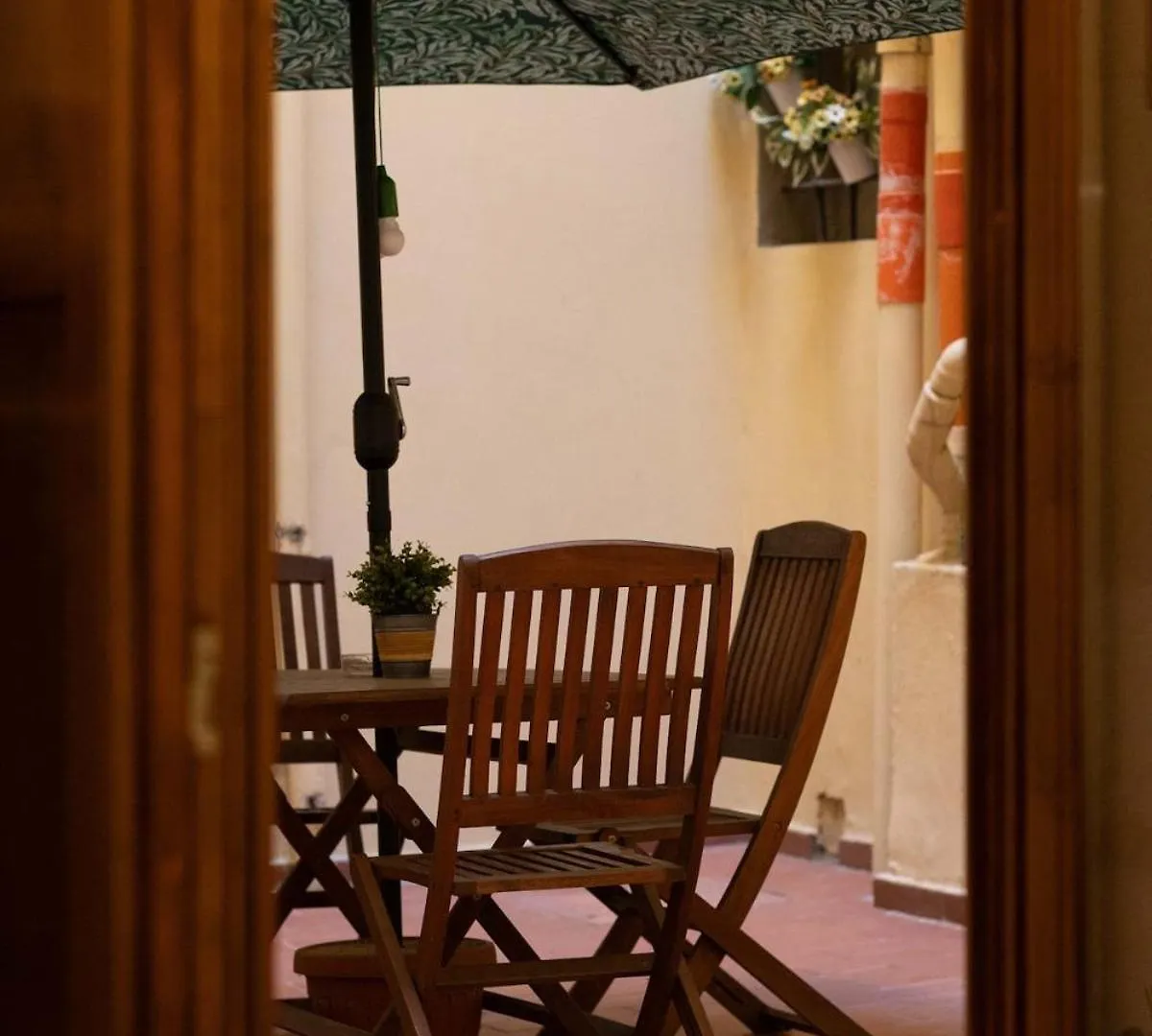 Private Garden Central Apartment Florence