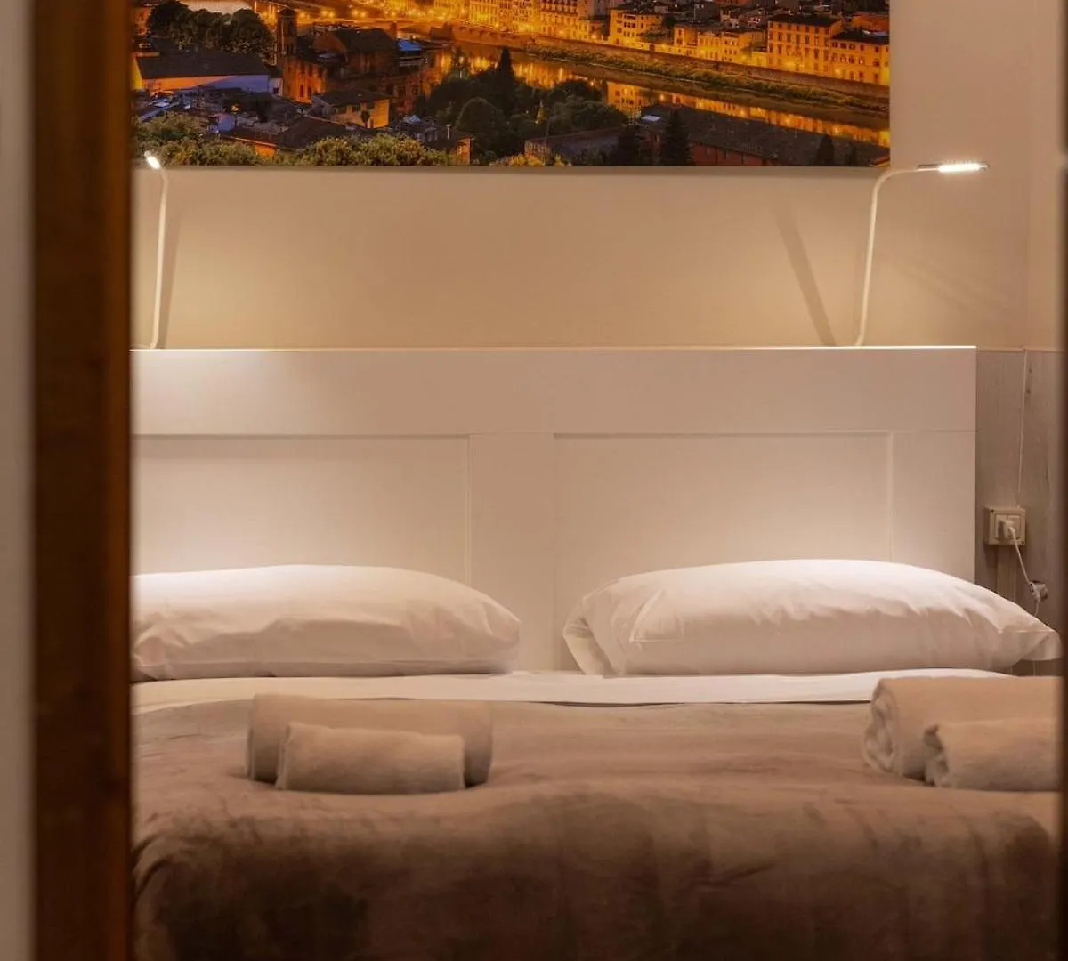Private Garden Central Apartment Florence Italy