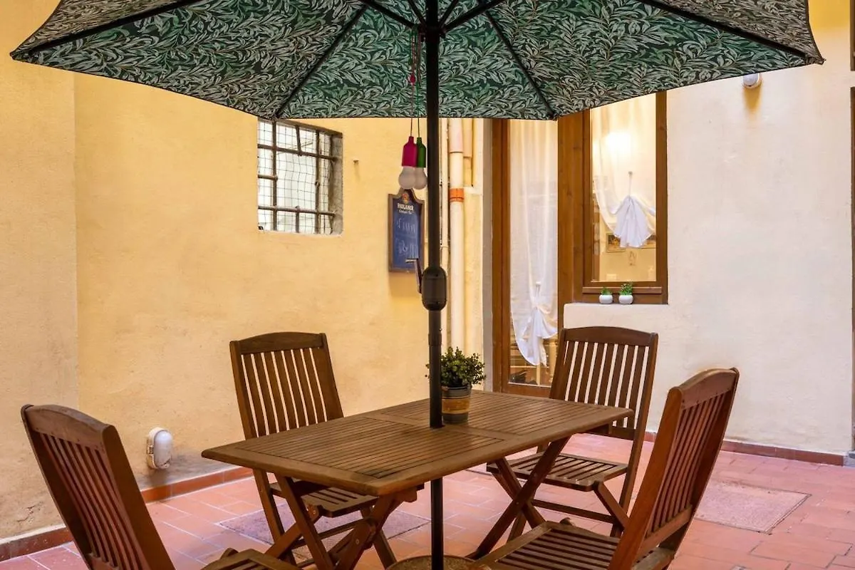 Private Garden Central Apartment Florence